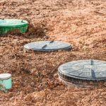 Betonowy zbiornik bezodpływowy – praktyczne kompendium wiedzy do budynku mieszkalnego